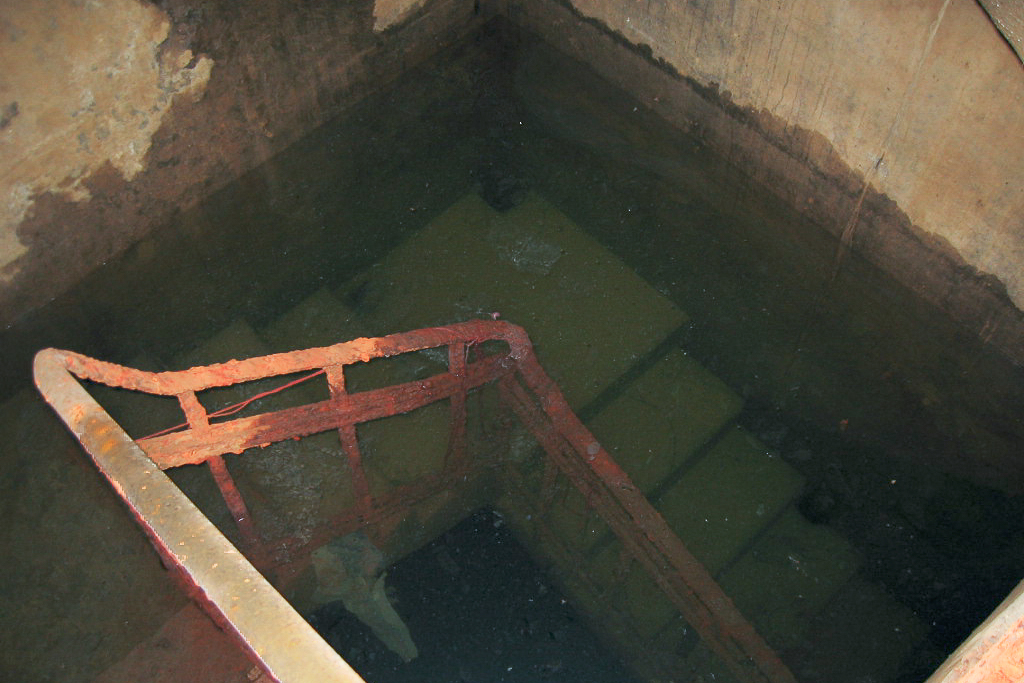 Ligne Maginot - HETTANGE GRANDE - O9 - (Observatoire d'artillerie) - Pied de l'escalier, complètement ennoyé