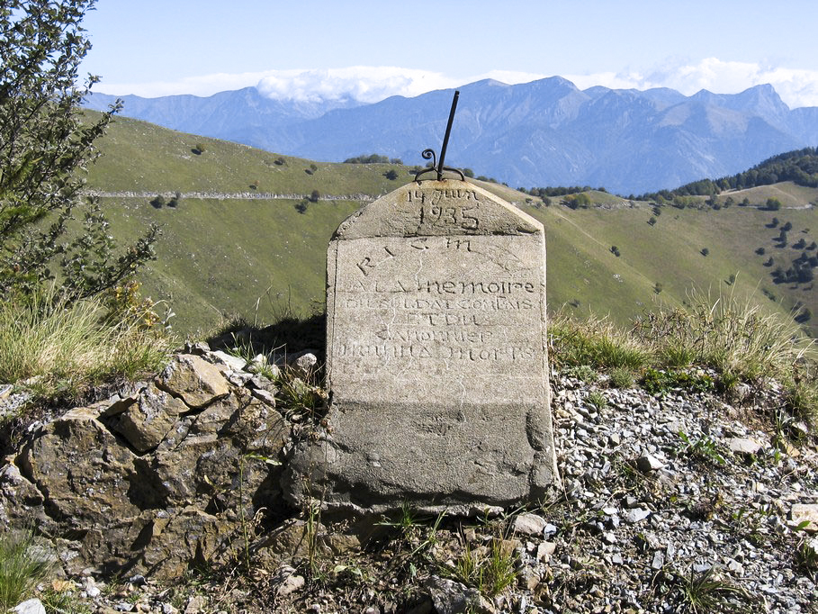 Ligne Maginot - LA BEOLE (BE) - (Ouvrage d'infanterie) - Stèle sur l'ancienne route militaire menant à l'ouvrage