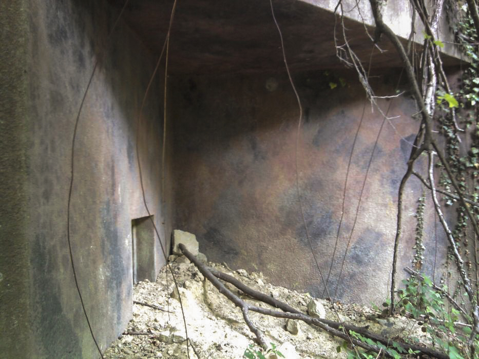Ligne Maginot - Abri du Bichel Nord - On aperçoit encore la peinture de camouflage.