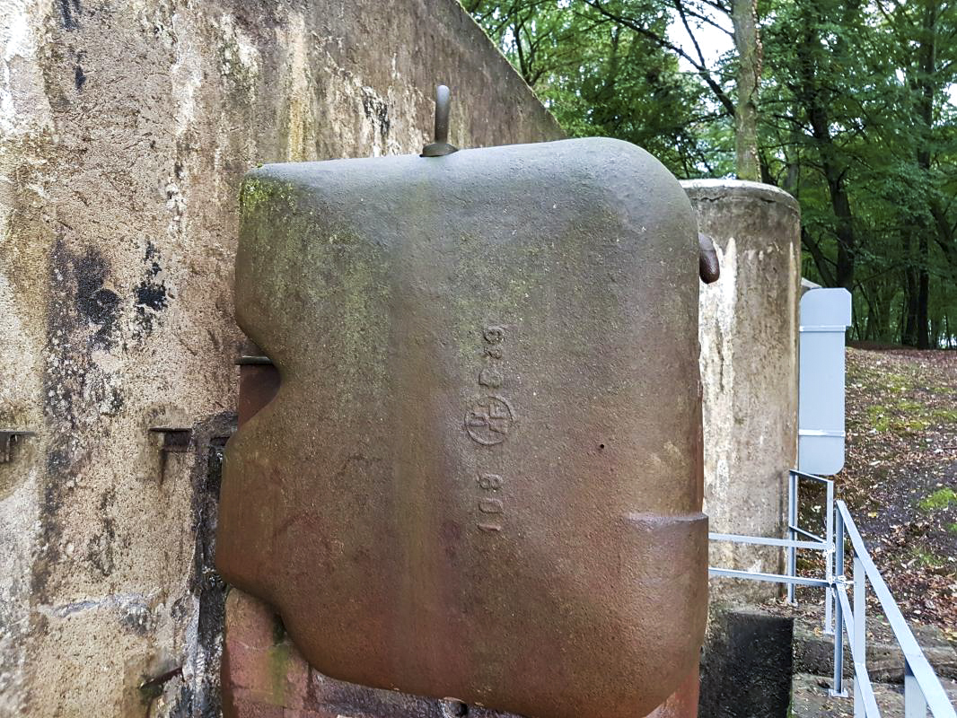 Ligne Maginot - HUBERBUSCH NORD  - C58 - (Casemate d'infanterie) - Projecteur blindé