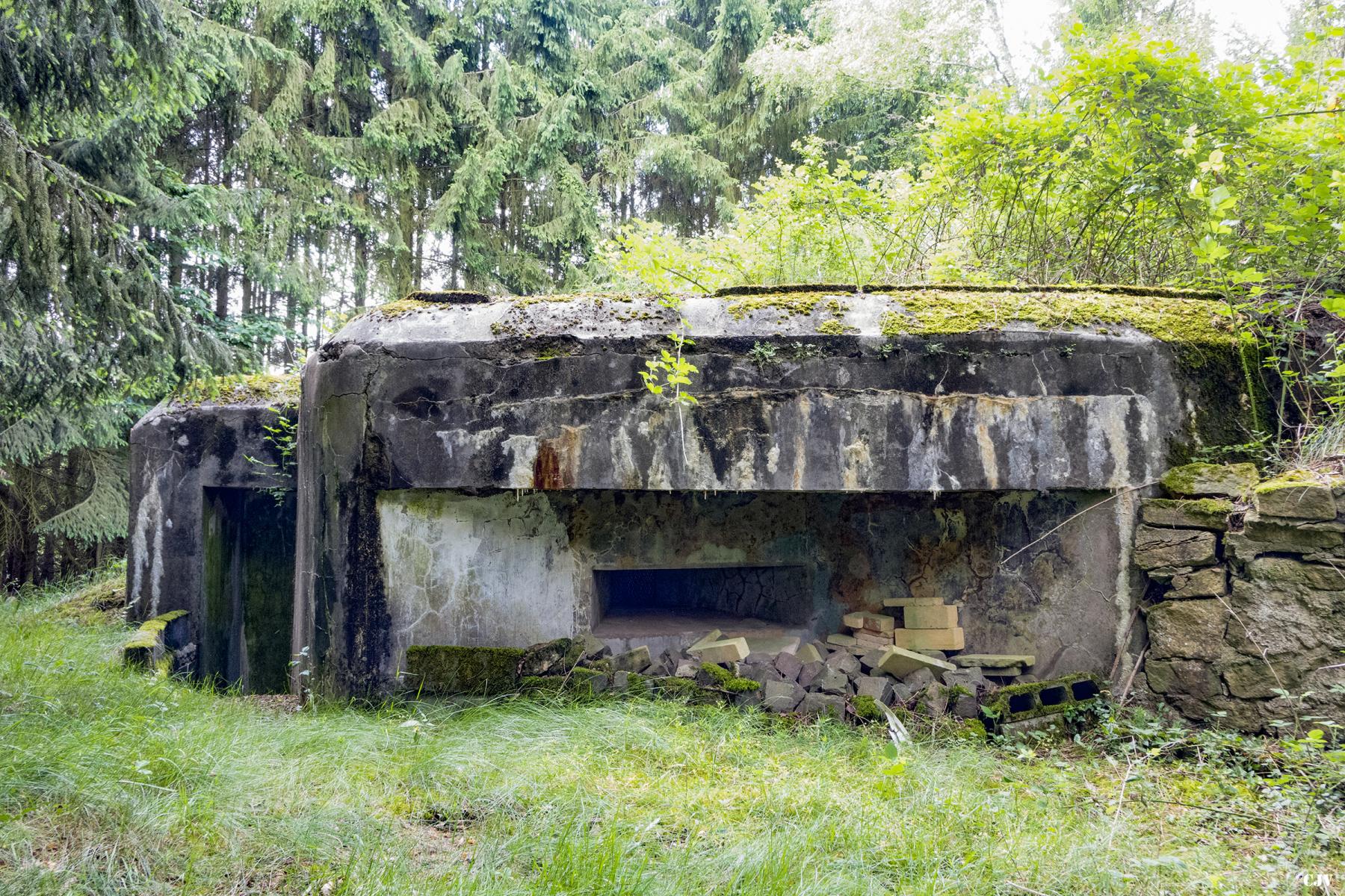 Ligne Maginot - BB7 - (Blockhaus pour canon) - Créneau pour antichar de 47 Marine