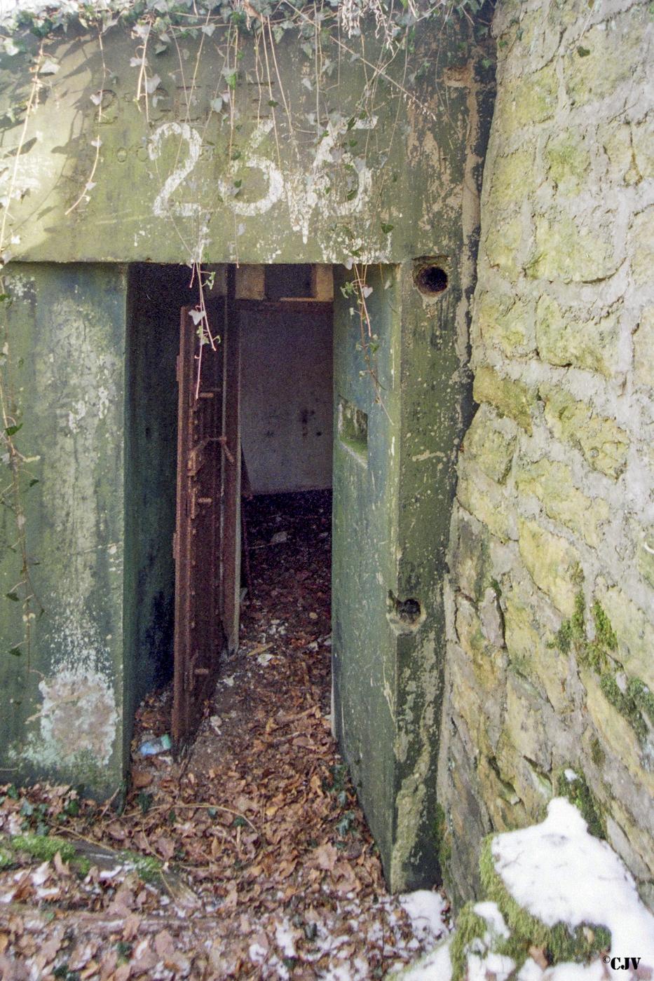 Ligne Maginot - BB9BIS - (Blockhaus pour canon) - Noter l'inscription au dessus de la porte