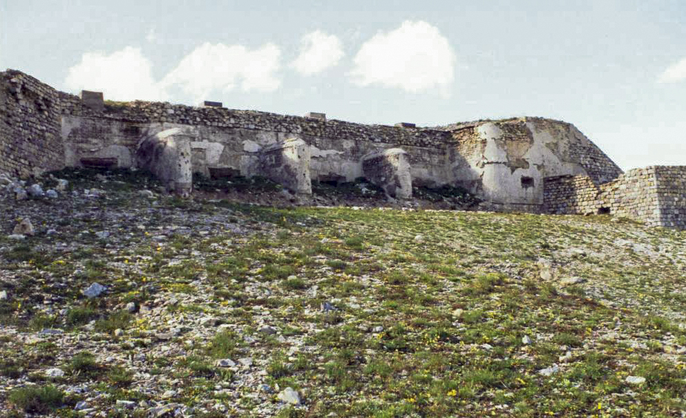 Ligne Maginot - JANUS - (Ouvrage d'artillerie) - Bloc 8
Bloc de l'ancien ouvrage du Janus renforcé par une carapace de béton