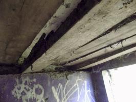 Ligne Maginot - Blockhaus Bb39-C - La PILLE - Remarquez les poutres en bois qui supportent le plafond en béton