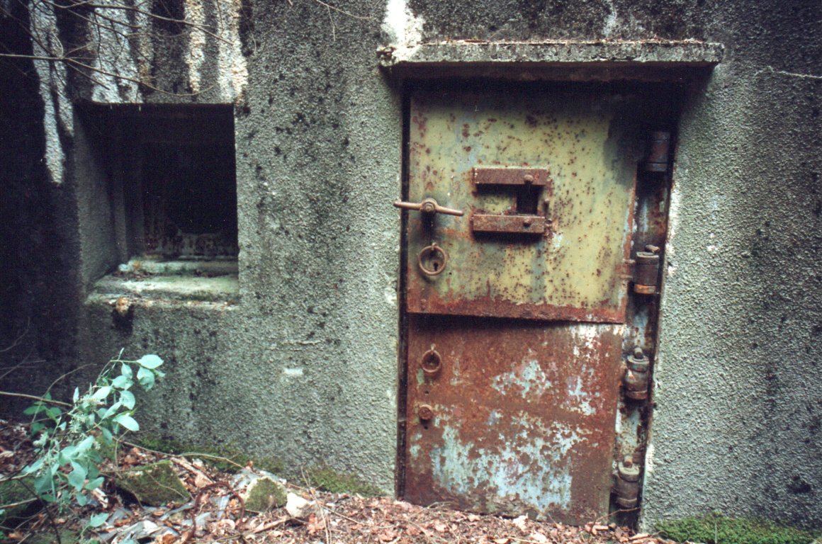 Ligne Maginot - HOCHWALD HAUT AVANT - BLOC 20 - O7 - (Observatoire d'artillerie) - L'entrée, porte récupérée sur le Westwall