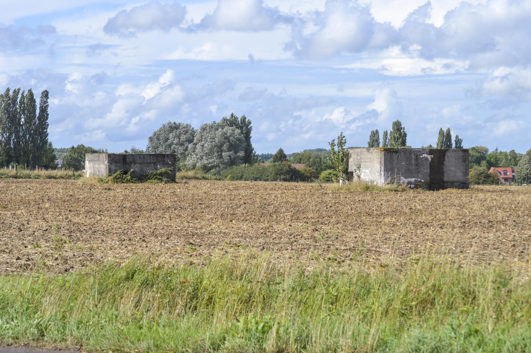 Ligne Maginot - BEF 568B - CRINQUET OUEST 2 - (Blockhaus pour arme infanterie) - Situés dans un champ cultivé, à gauche de la D 995 se dirigeant vers Planard.