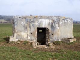 Ligne Maginot - BB82 - DOM LE MESNIL - (Blockhaus pour arme infanterie) - L'arrière avec l'entrée et l'endroit pour munitions