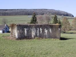 Ligne Maginot - MALANDRY - (Blockhaus pour canon) - Face droite, avec 15A - La Vignette Sud à droite sur la colline