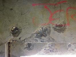 Ligne Maginot - MALANDRY - (Blockhaus pour canon) - Les impacts d'obus sur le mur l'arrière