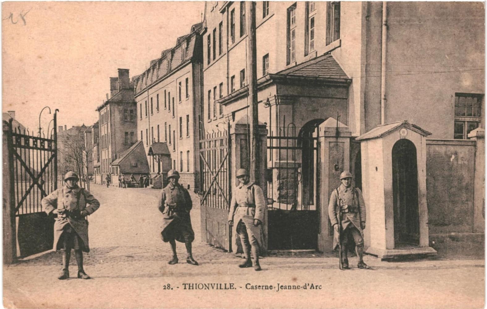 Ligne Maginot - Caserne Jeanne d'Arc - Entrée du quartier Jeanne d'Arc
Carte postale 