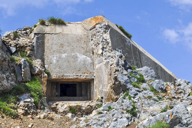 Ligne Maginot - CONCHETAS - CONQUET (OC) - (Ouvrage d'infanterie) - Bloc 4
Créneau pour mitrailleuse flanquant en direction de la Palu
