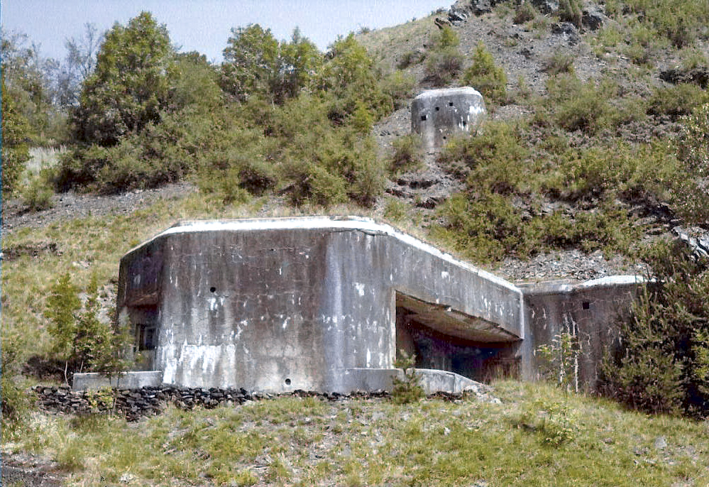Ligne Maginot - CHATELARD - (Ouvrage d'infanterie) - Bloc actif et cheminée