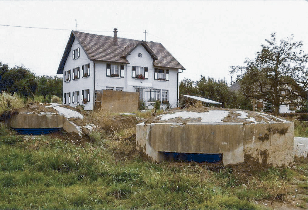 Ligne Maginot - MUESPACH NORD - (Blockhaus pour canon) - Un blockhaus pour mitrailleuse à gauche, un blockhaus pour canon à droite