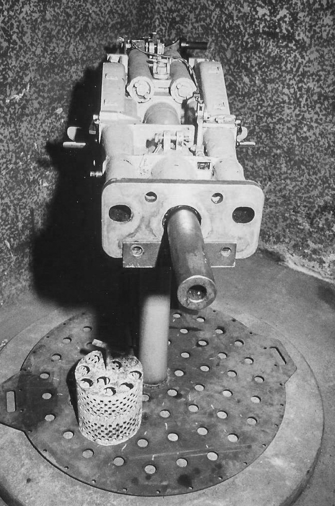 Ligne Maginot - ANZELING - A25 - (Ouvrage d'artillerie) - Le support d'armes mixtes de la tourelle alors exposé au Zeiterholz