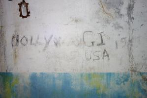 Ligne Maginot - LAVOIR - (Ouvrage d'artillerie) - Entrée des Hommes
Graffiti sans doute laissé par des Américains