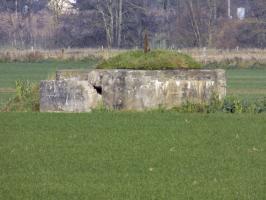 Ligne Maginot - 22BIS - BREVILLY NORD-OUEST - (Blockhaus pour arme infanterie) - Pris du sud, détail commémoratif au dessus de l'entrée
