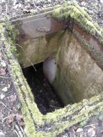 Ligne Maginot - 13 - (Chambre de coupure) -  Le puits d'accès. Le couvercle a disparu.