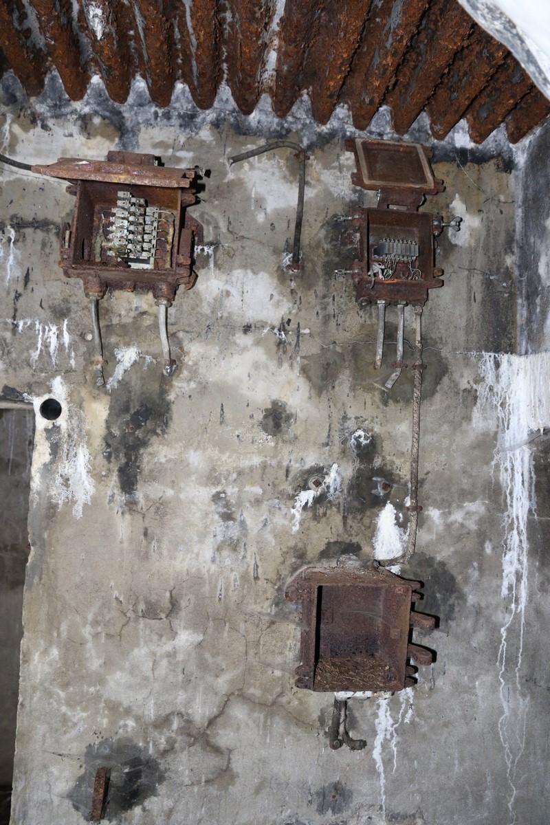 Ligne Maginot - OBERKOEPFLEIN 2 - (Abri) - Les restes d'installation téléphonique française, à rapprocher de l’observatoire à proximité