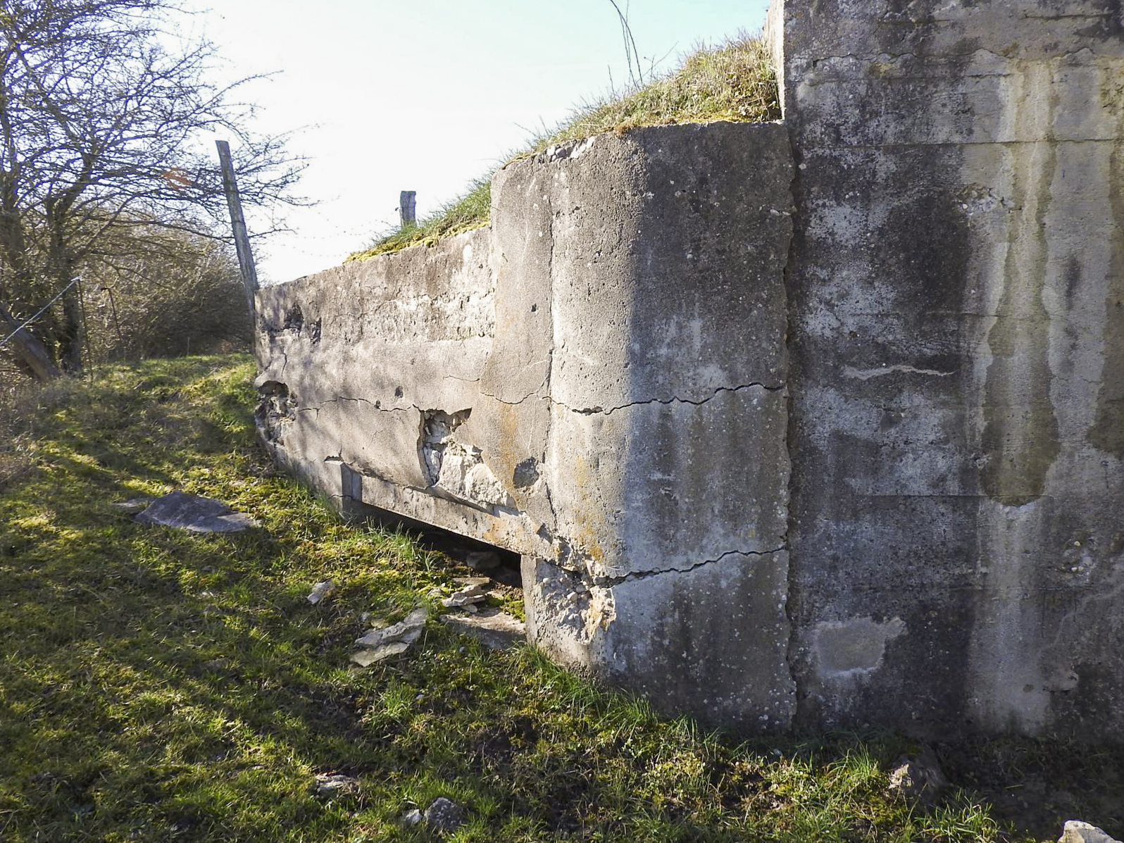 Ligne Maginot - BIDING EST 3 - (Blockhaus pour canon) - La partie en maçonnerie rajoutée.