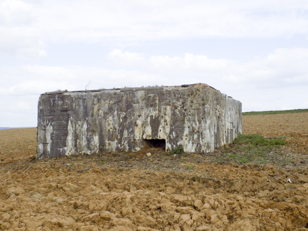Ligne Maginot - MOULIN D'EUILLY - (Blockhaus pour canon) - Face gauche avec l'entrée hommes