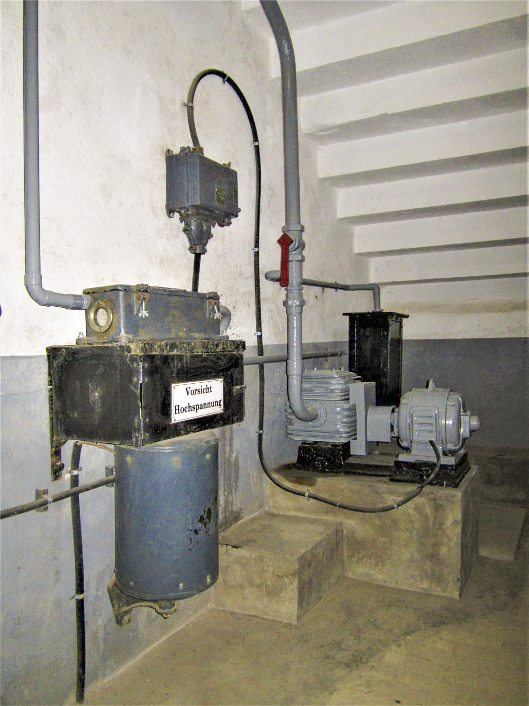 Ligne Maginot - FORT DUCROT - (PC de Secteur) - Générateur d'ozone
Appareil destiné à la purification de l'air installé vers 1910