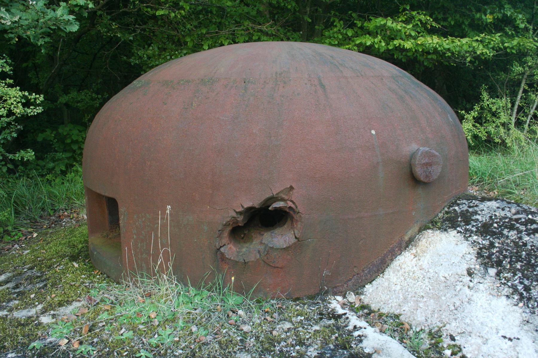 Ligne Maginot - BILLIG - A18 - (Ouvrage d'artillerie) - Bloc 4
Cloche GFM avec ses impacts