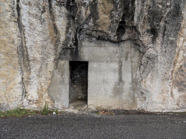 Ligne Maginot - Chambre de coupure du COL de la TORRE - Vue de la façade extérieure