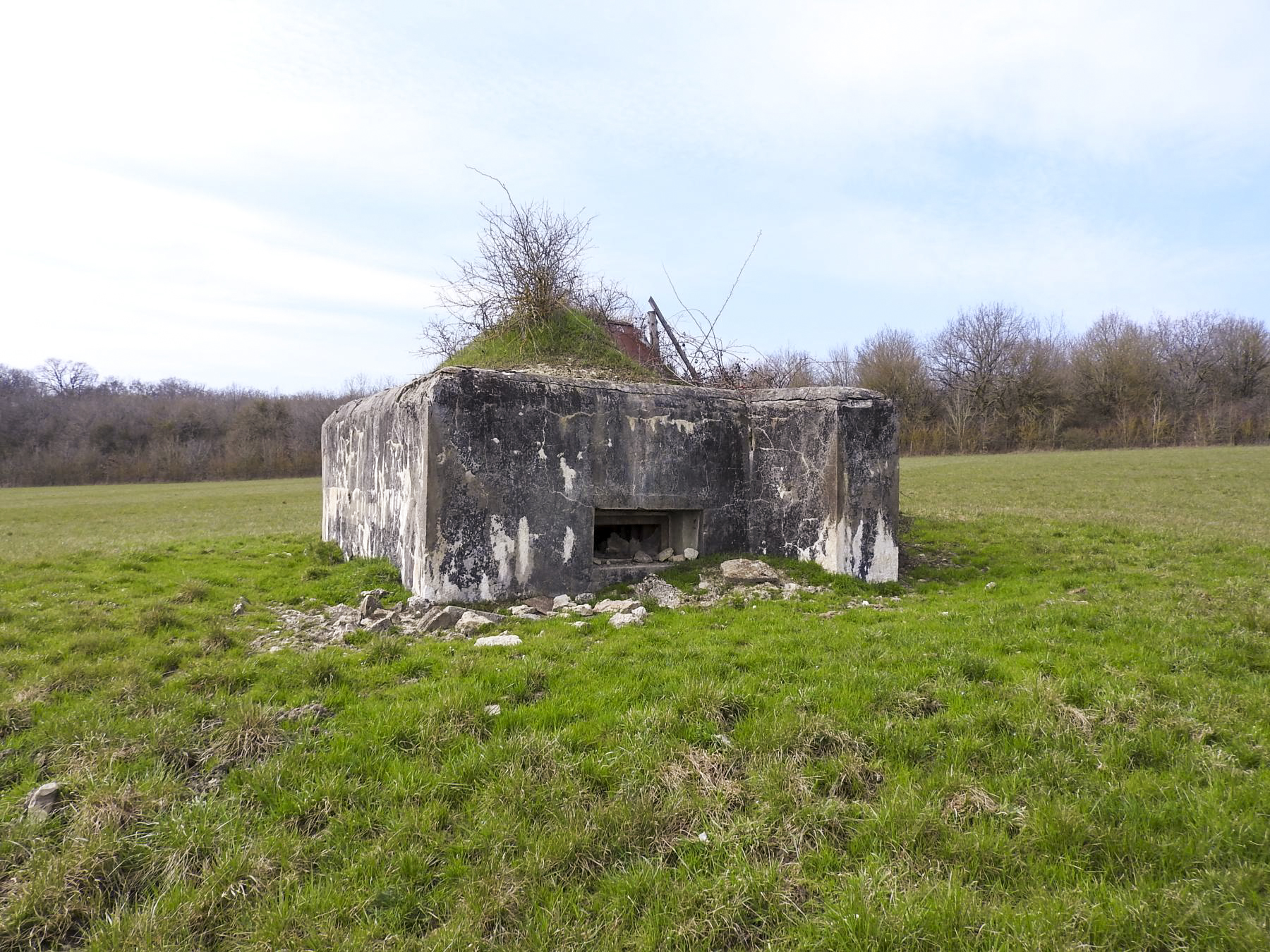 Ligne Maginot - AB27-B - (Blockhaus pour arme infanterie) - La façade de tir.