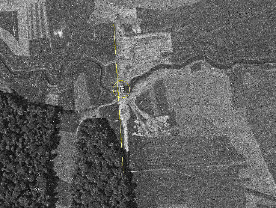 Ligne Maginot - BIEF DU NONNENWALD - (Inondation défensive) - Cette photo aérienne de Juin 1938 montre bien le chantier. Le bief a été coulé, et le terrassement de la digue est en cours. 
