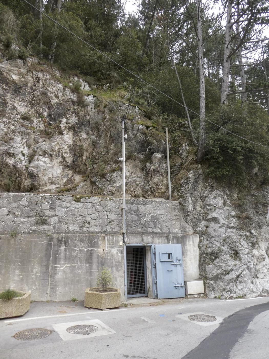 Ligne Maginot - PEILLE - (Central téléphonique isolé) - Entrée droite ou se trouvait le groupe électrogène.

