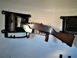 Ligne Maginot - 16/3 - KILSTETT - (Casemate d'infanterie - Double) - Cloche GFM
FM en place dans un créneau