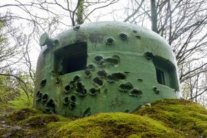 Ligne Maginot - GUNSTHAL COL OUEST - (Blockhaus pour arme infanterie) - La cloche GFM portant les stigmates de l'assaut allemand du 19 juin 1940