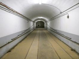 Ligne Maginot - FOUR A CHAUX - FAC - (Ouvrage d'artillerie) - Entrée munitions
Sur les cotés, cornières pour l'installation de gradins, lors d'une séance de cinéma ou autre.