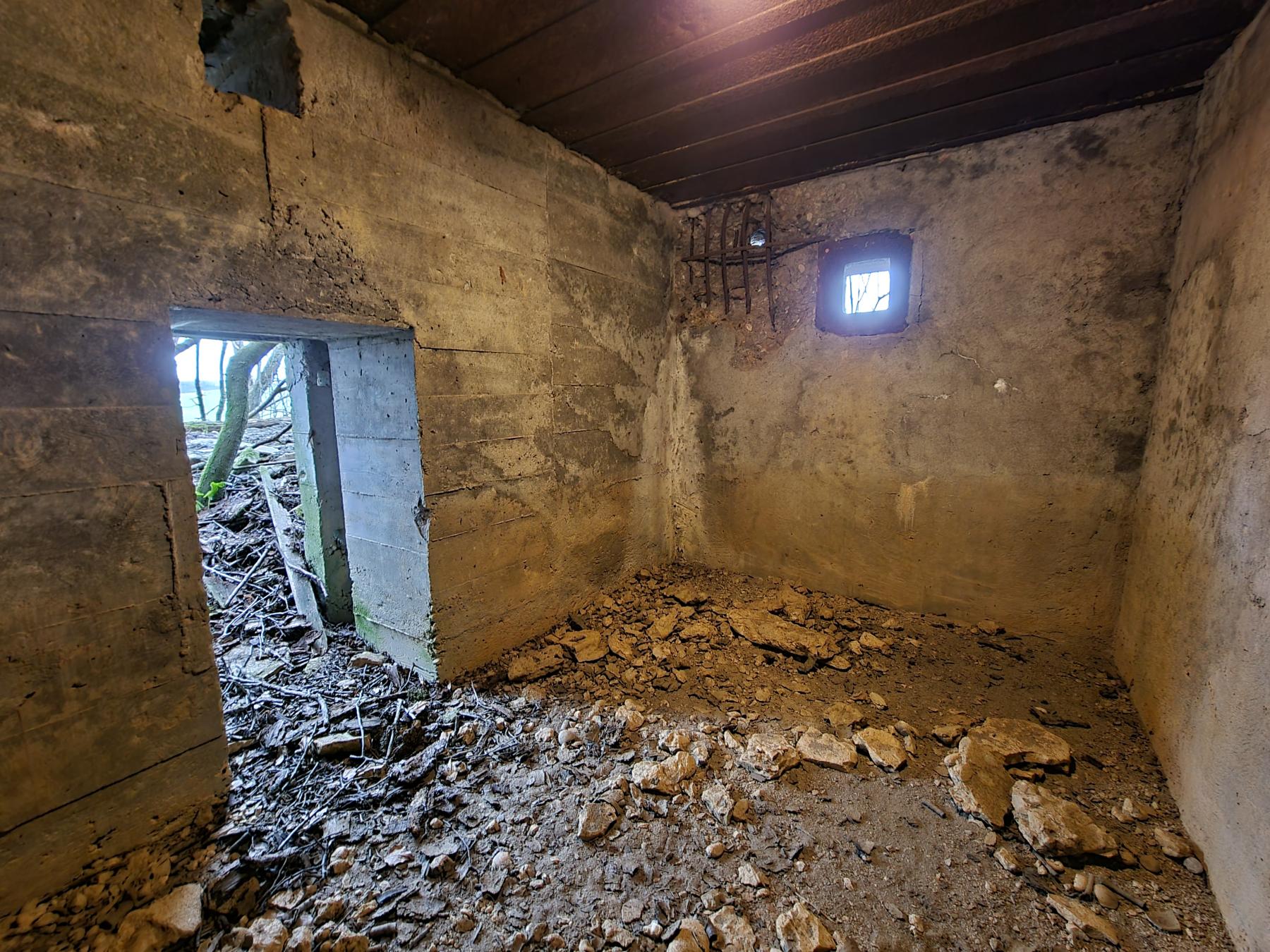 Ligne Maginot - REDELBORN - (Blockhaus pour arme infanterie) - L'intérieur vide du blockhaus. 