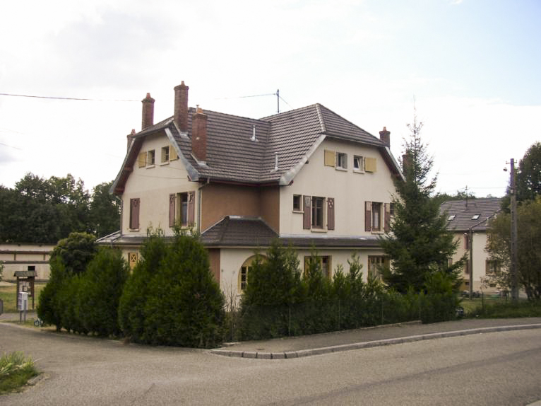 Ligne Maginot - LEMBACH - (Cité Cadres) - L'une des maisons bi-familles de la cité cadres de Lembach