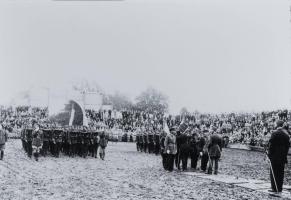 Ligne Maginot - 162° Régiment d'Infanterie de Forteresse (162° RIF) - Fête annuelle du 162° RIF à Boulay, le 20 sept 1936.
Grandiose fête organisée dans le parc municipal de la ville de Boulay (4 000 places assises) par le commandant du camp de Boulay, le chef de bataillon Poulain.
Un fanion d'honneur est remis à chacun des 3 chefs de bataillon  par le général Giraud et M. Koune, maire de Boulay.
