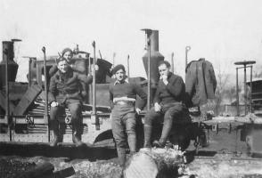 Ligne Maginot - SOULTZ SOUS FORET - (Infrastructure ferroviaire) - 1939-40. Sapeurs des chemins de fer, plates-formes artillerie 1888 et, au second plan, locomotive Péchot 