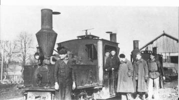 Ligne Maginot - SOULTZ SOUS FORET - (Infrastructure ferroviaire) - Deux des locomotives Péchot de Soultz-sous-Forêts en 1939-40, dont la n° 289, entourées de quelques officiers de la Compagnie
