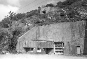 Ligne Maginot - CASTILLON (CN) - EO8 - (Ouvrage d'artillerie) - Bloc 1
Le bloc d'entrée avec le bloc cheminée et le bloc 3 superposés