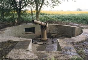 Ligne Maginot - BC3 - BRECKLANGE - (Cuve pour canon) - Cuve bétonnée pour canon de 65 mle 1902 utilisé en arme antichar