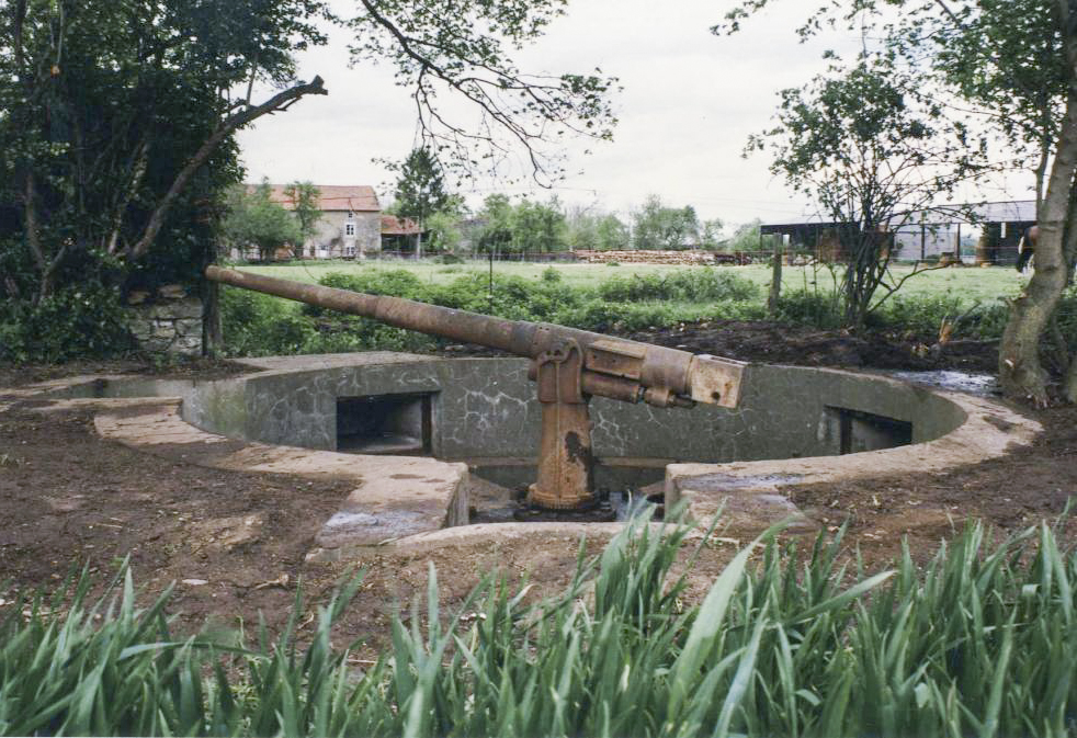 Ligne Maginot - Cuve pour canon Bc3 - Brecklange - Cuve bétonnée pour canon de 65 mle 1902 utilisé en arme antichar
Les deux niches à munitions sont visibles sur cette photo