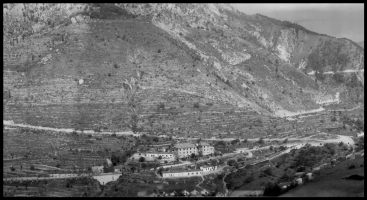 Ligne Maginot - SAINTE AGNES - (Casernement) - Le casernement de St. Agnès.
Extrait de la photo panoramique prise depuis l'entrée de l'ouvrage de St. Agnès vers 1938