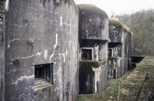 Ligne Maginot - BILLIG - A18 - (Ouvrage d'artillerie) - Les créneaux du bloc 4 bien dégagés en 1988