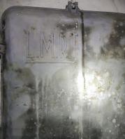 Ligne Maginot - 29T - (Chambre de coupure) - Détail sur la paroi du coffret, on y remarque l'inscription gravée L.M.R.T , sans doute sa marque de fabrique.