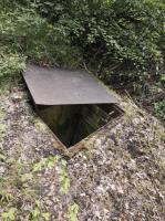 Ligne Maginot - 5T - (Chambre de coupure) - Trappe d'accès à la chambre de coupure, arrachée de ses gonds...