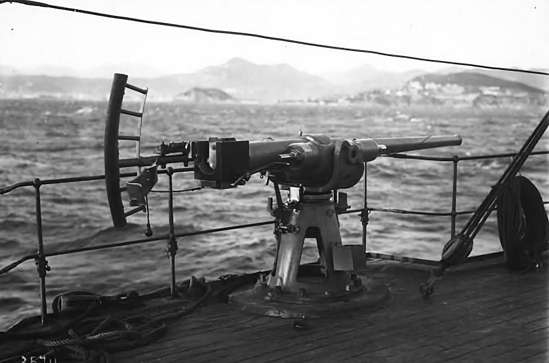 Ligne Maginot - BC3 - BRECKLANGE - (Cuve pour canon) - Canon de 65 mm mle 1902 sur le croiseur porte torpilleurs Foudre 