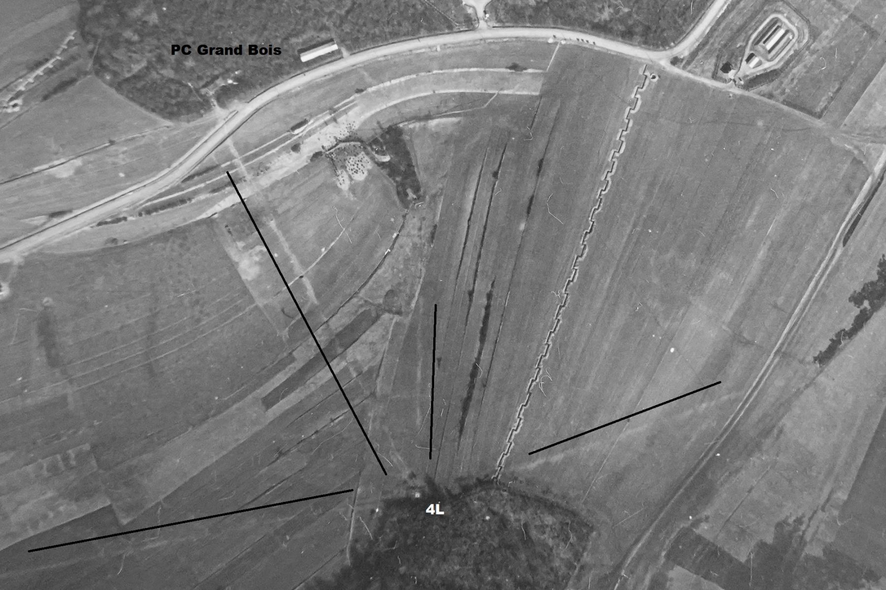 Ligne Maginot - 4L - (Chambre de coupure) - Vue aérienne du 12 mars 1940 (Mission 93 - Alt 2000) montrant la chambre de coupure et les traces des tranchées des lignes téléphoniques (surlignées par les lignes noires). 