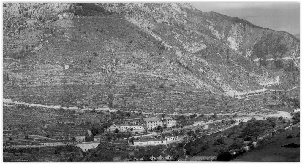 Ligne Maginot - SAINTE AGNES - (Casernement) - Le casernement de St. Agnès.
Extrait de la photo panoramique prise depuis l'entrée de l'ouvrage de St. Agnès vers 1938