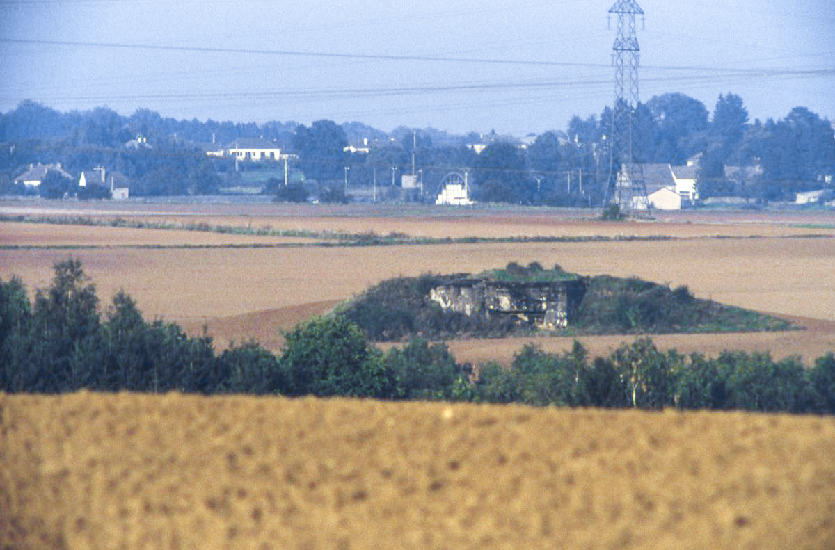 Ligne Maginot - MAUVAIS BOIS - A4 - (Ouvrage d'infanterie) - Bloc 2
La casemate vu depuis la casemate de Laix.