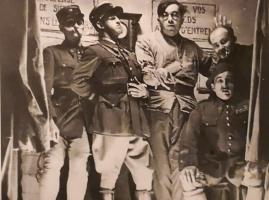Ligne Maginot - METRICH - A17 - (Ouvrage d'artillerie) - Voici une rare image datant de 1937!, on peut voir une troupe de comédiens faisant un spectacle devant l'équipage pendant la drôle de guerre
